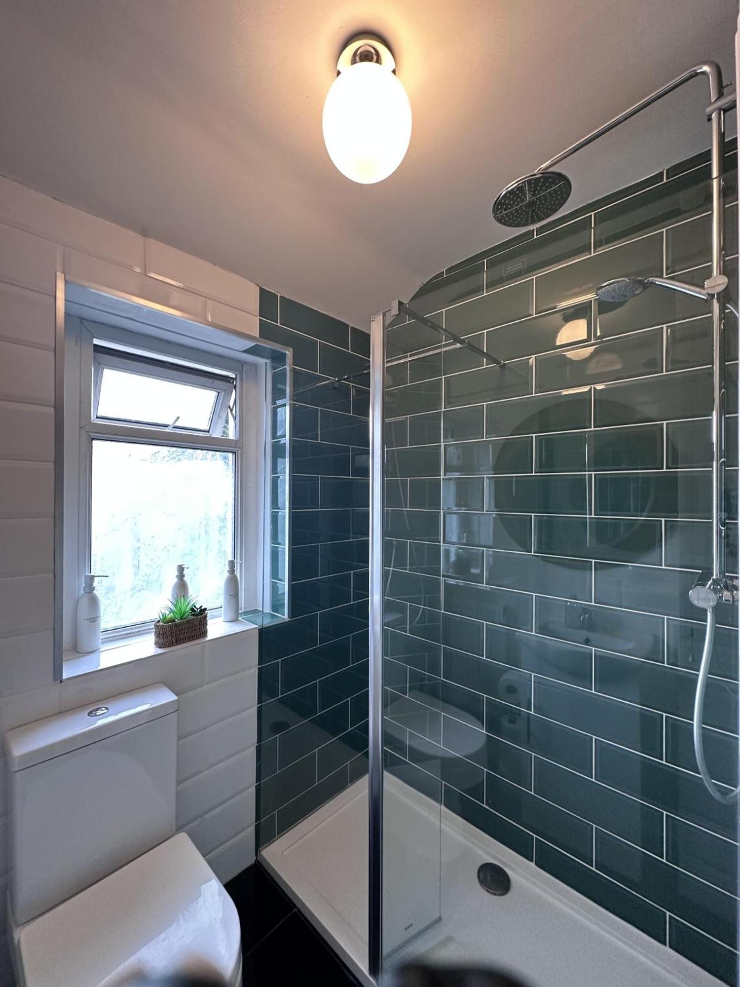 Adanhouse-Stockland Spacious 5 Bedroom House Sleeps 12 Private Garden Cardiff Exterior photo