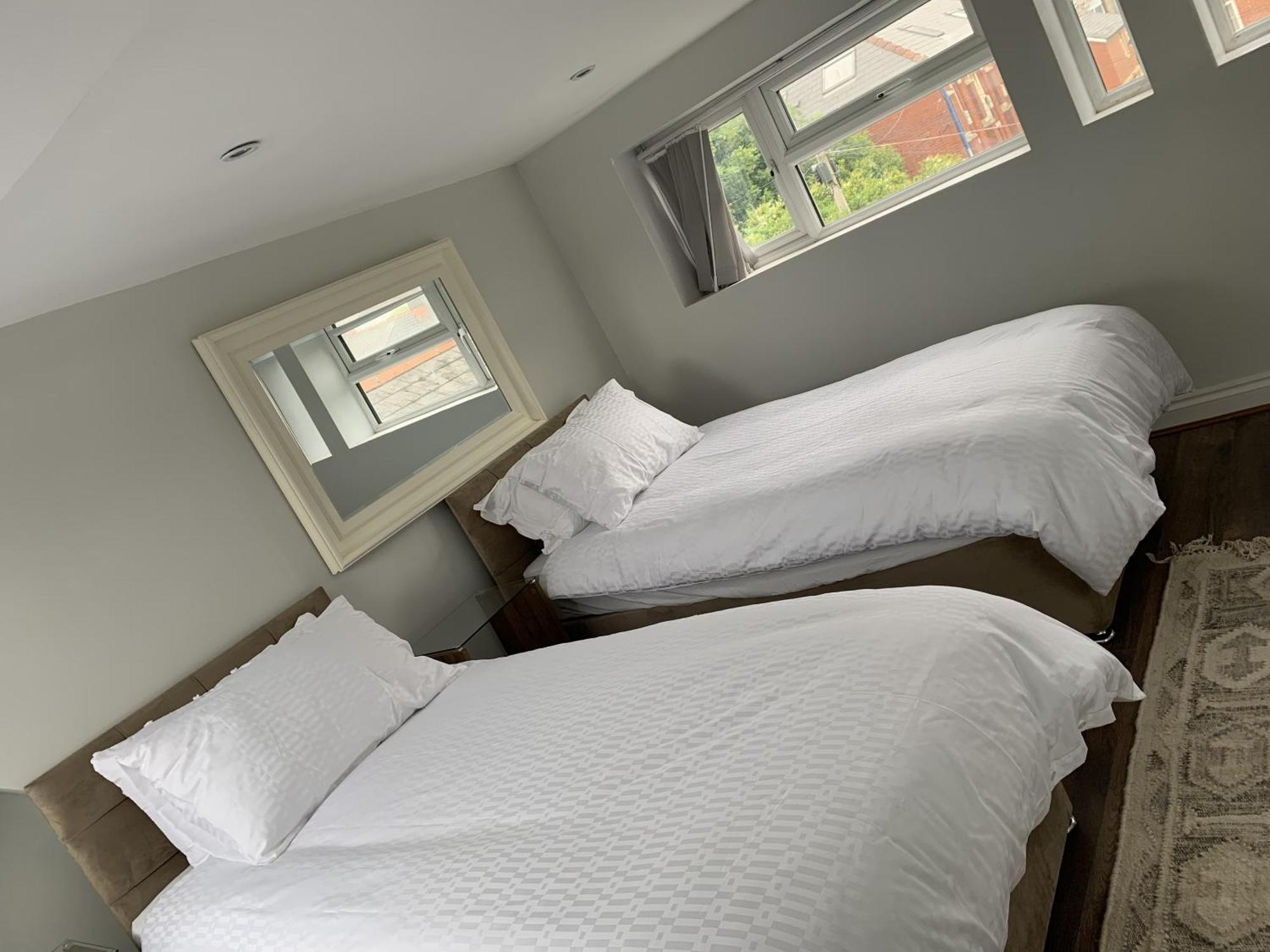 Adanhouse-Stockland Spacious 5 Bedroom House Sleeps 12 Private Garden Cardiff Exterior photo